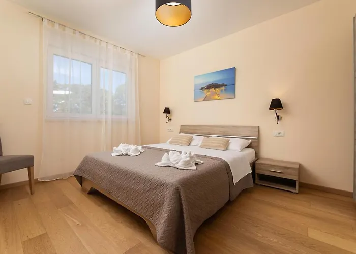 Waterfront Pia - Marija *