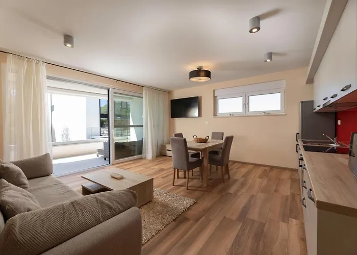 Waterfront Pia - Marija * מאלינסקה