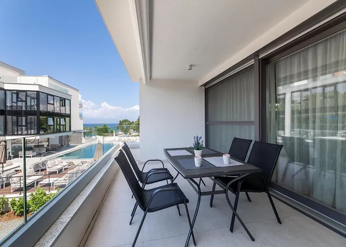 Waterfront Pia - Marija *