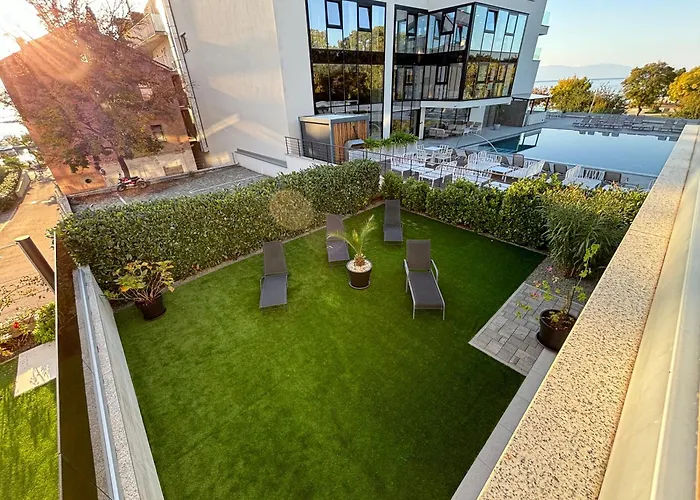 Waterfront Pia - Marija Malinska