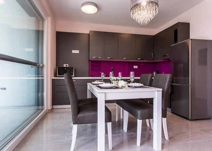 Waterfront Pia - Marija 马林斯卡